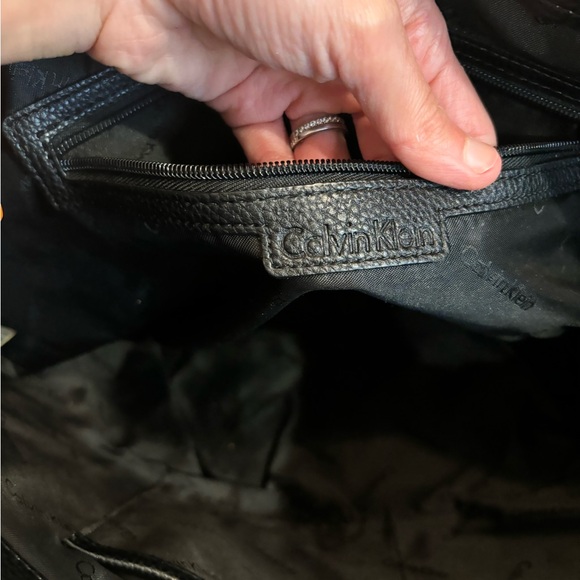 Huge black leather Calvin Klein tote magnetic closure - Picture 4 of 6